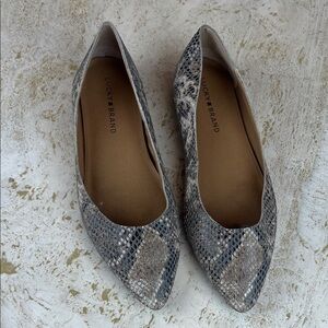 Lucky Brand flats pointed toe women’s size 8 faux snake skin